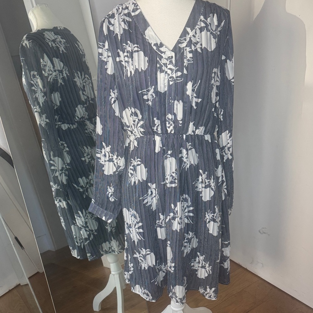 Sunny Girl 🚨BOGO 50% OFF - Navy Floral Long Sleeve Dress - 2010s TweeCore - Sz M